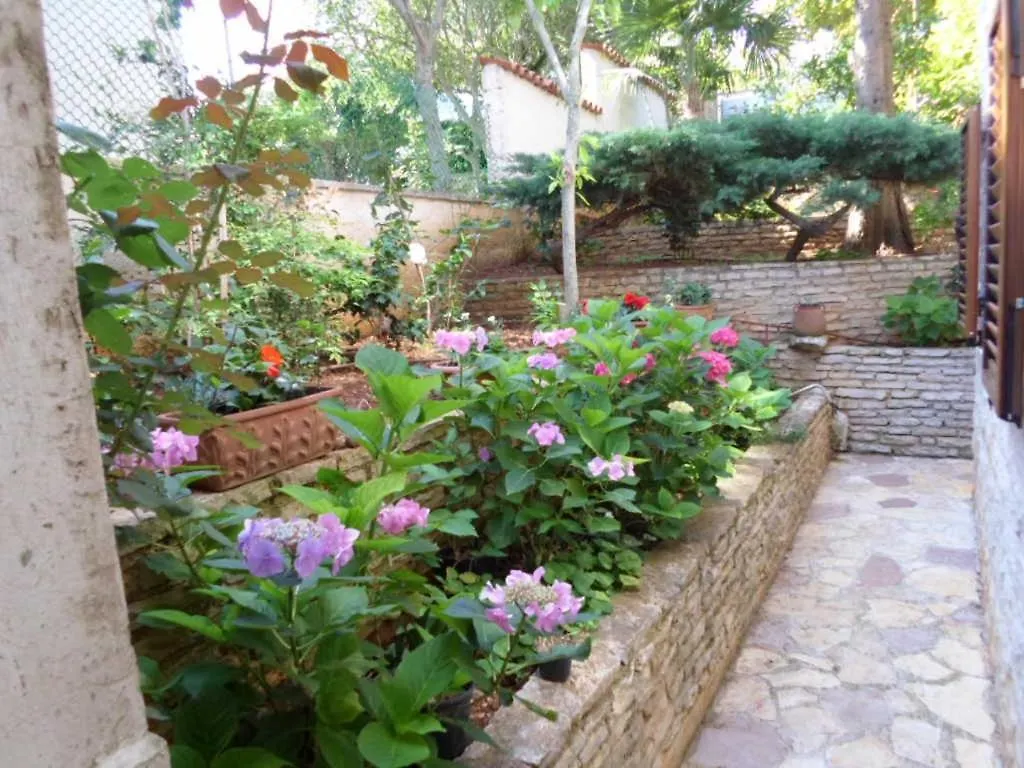 Apartment In Banjole With Terrace, Air Conditioning, Wifi, Washing Machine 3360-1