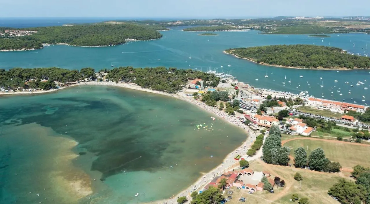 Apartment In Banjole With Terrace, Air Conditioning, Wifi, Washing Machine 3360-1 Croatia