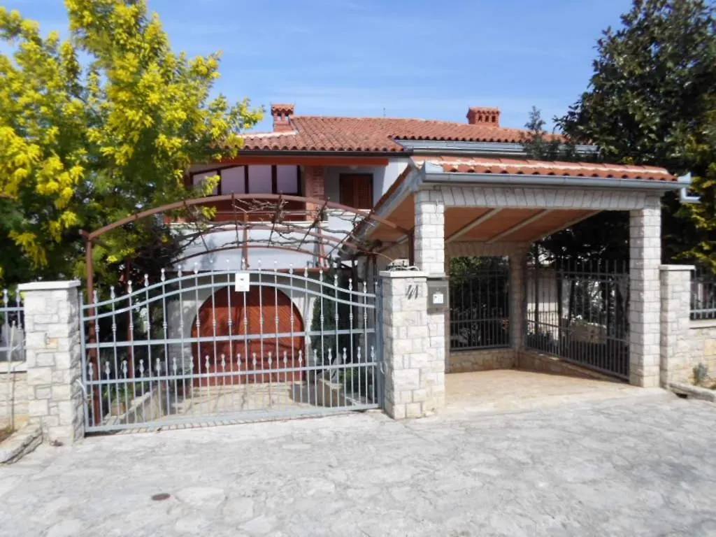 Apartment In Banjole With Terrace, Air Conditioning, Wifi, Washing Machine 3360-1